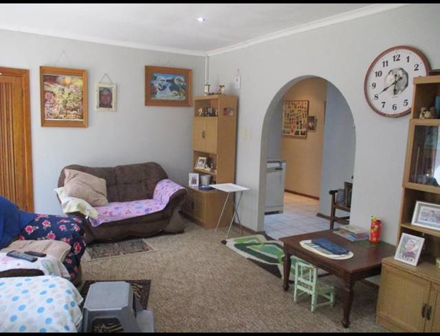 4 BEDROOM HOUSE FOR SALE IN PELLISSIER